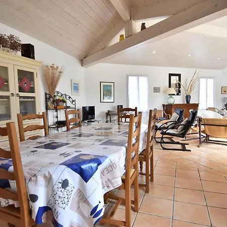 Familiale Proche Du Centre Village Βίλα *